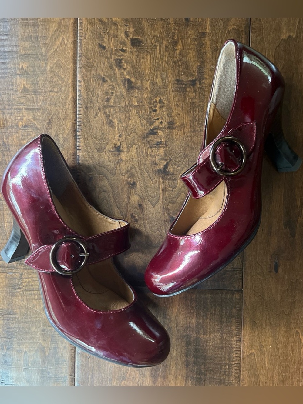 Sofft Fiorenza burgundy glossy patent leather Mary Janes with wide straps Sz. 7